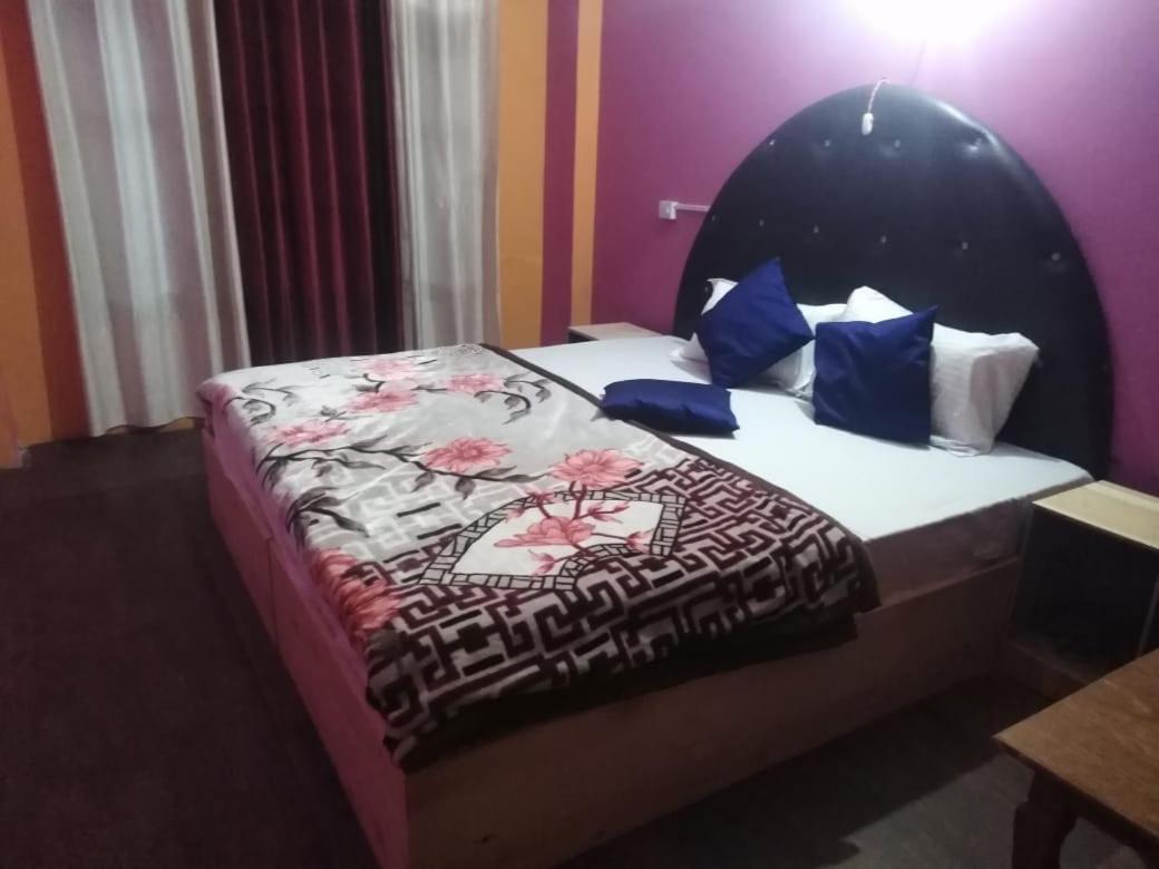 Hotel Antarctica &Pine N Dine Blues Cafe Manali  Bagian luar foto